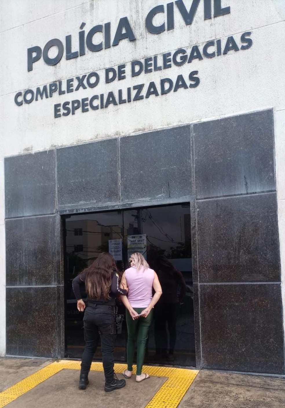 Suspeita de estelionato foi presa nesta quinta (27) em Natal — Foto: Polícia Civil/Cedida