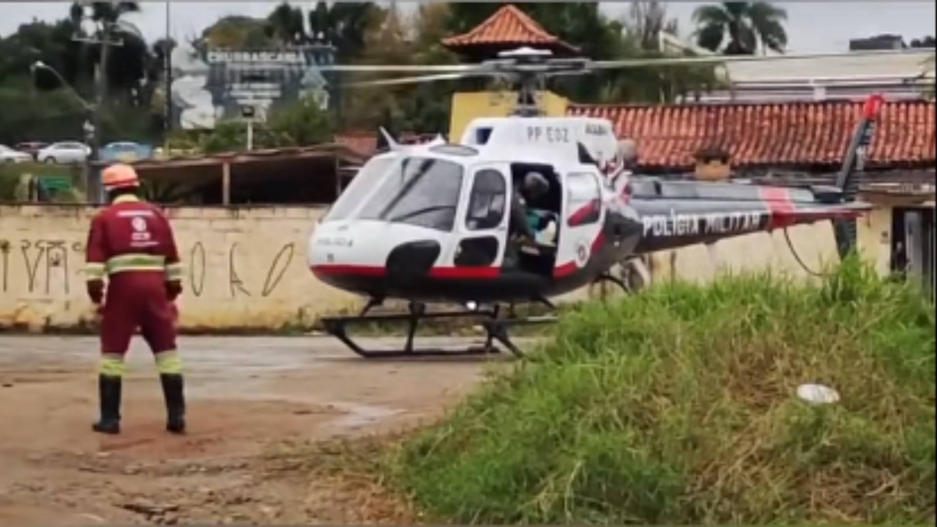Motociclista fica ferido e é socorrido de helicóptero após acidente em São Roque