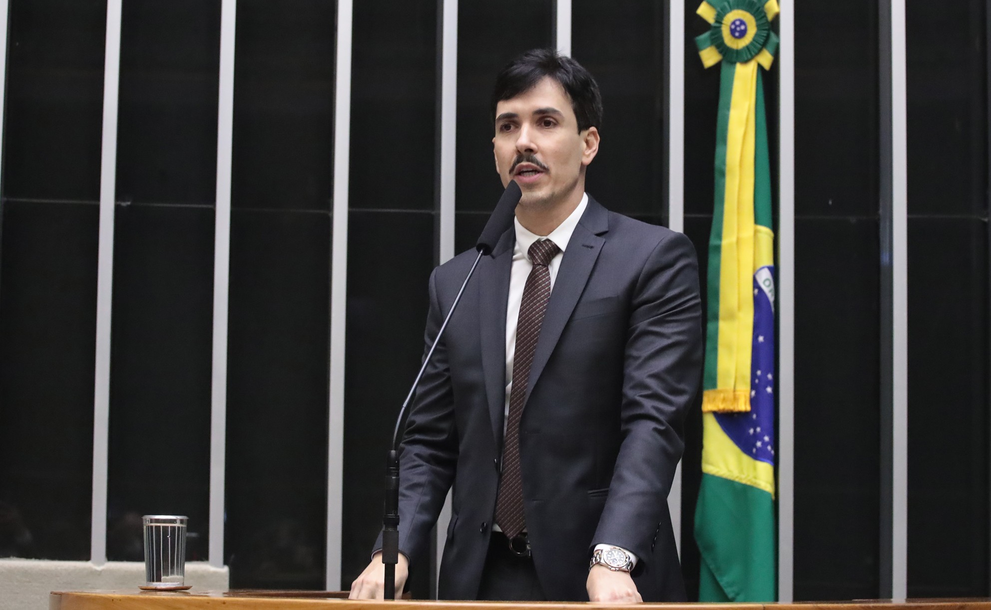 Deputado mineiro é alvo de operação que investiga fraudes em benefícios do INSS