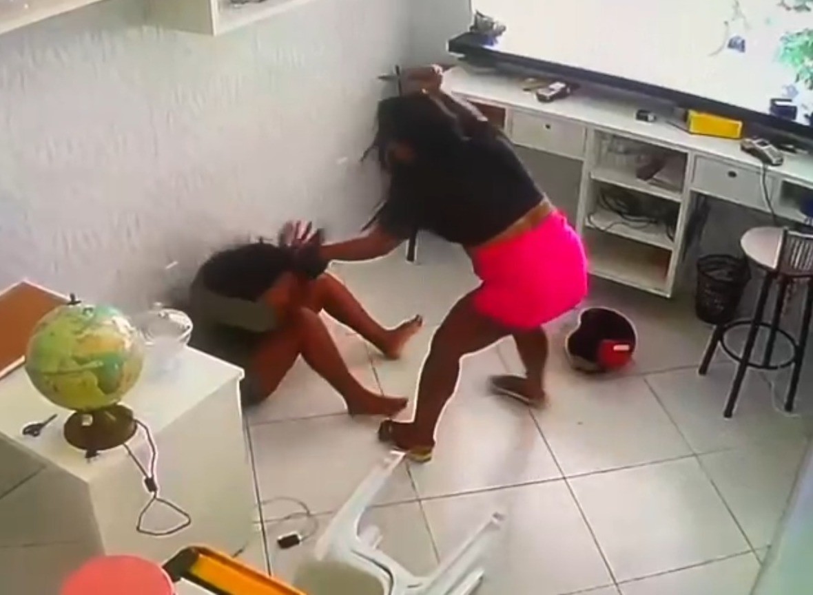 Mulher que esfaqueou jovem por ciúmes é condenada a 3 anos e 4 meses de prisão em regime aberto na Bahia