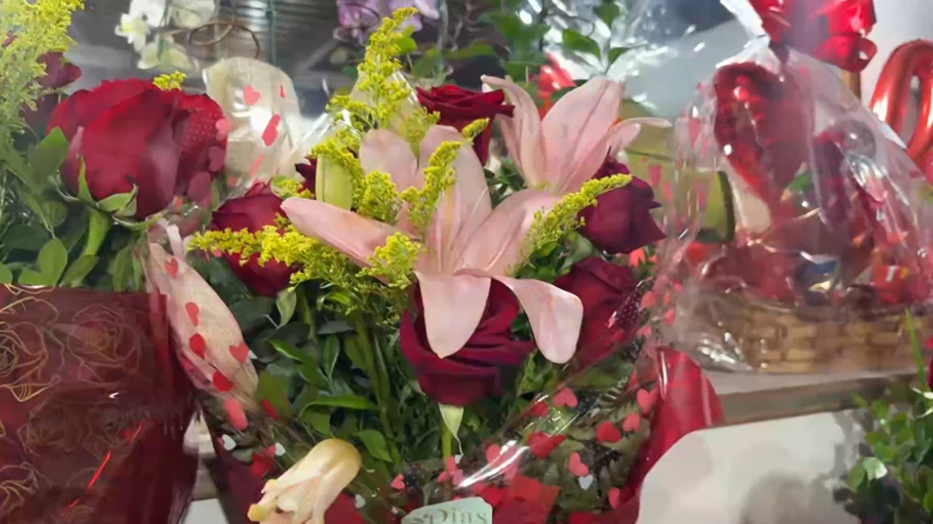 Deixou para a última hora? Aprenda a montar arranjos de flores mais baratos para não passar batido no Dia dos Namorados