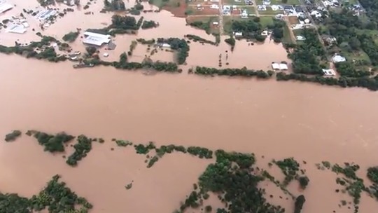 Foto: (Após ciclone, parte fértil do solo é varrida pela correnteza no RS / Reprodução Globo Rural)