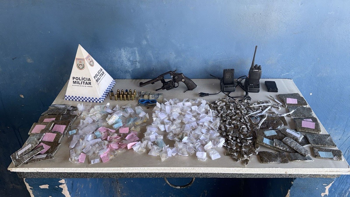 Casal é preso por tráfico após tentativa de fuga em Maricá