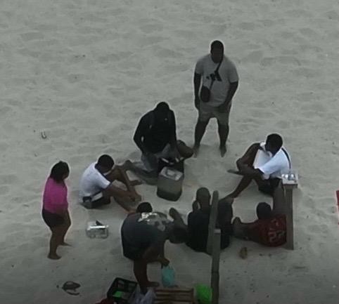 Traficantes e ambulantes aplicam golpe milionário na praia