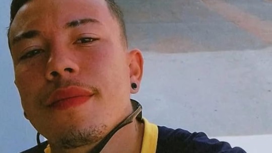 Jovem morre asfixiado ao ficar preso em porta de casa no MS
