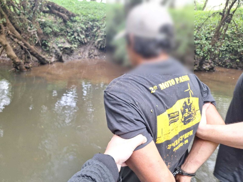 Homem foi preso em flagrante. Foto foi cedida borrada pela Polícia Civil — Foto: Polícia Civil