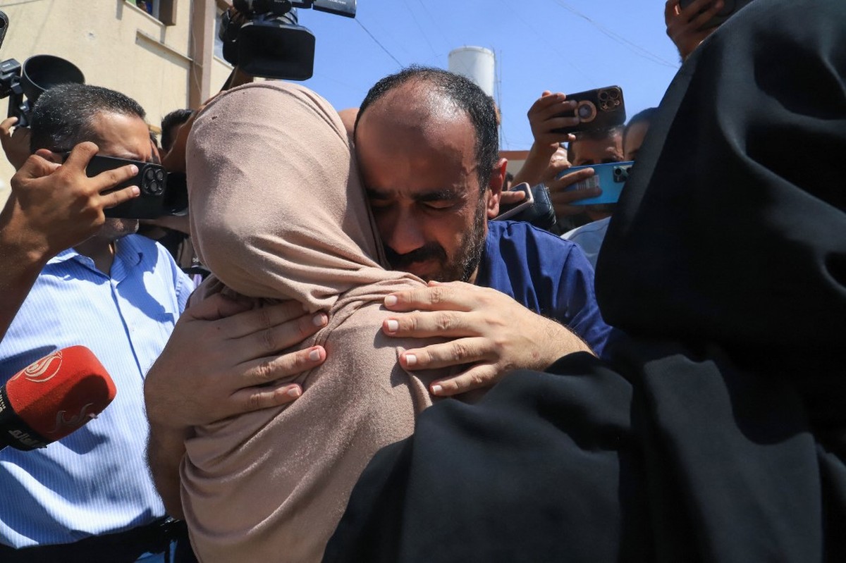 Israel releases dozens of Palestinian prisoners, including hospital director | World