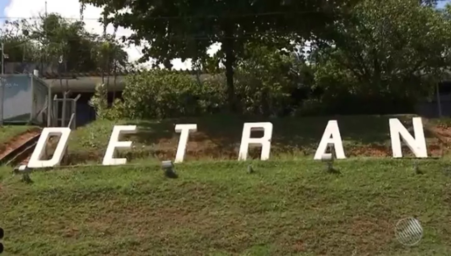 Mais de 400 lotes de veículos vão a leilões do Detran na Bahia; há lances iniciais de R$ 2 mil