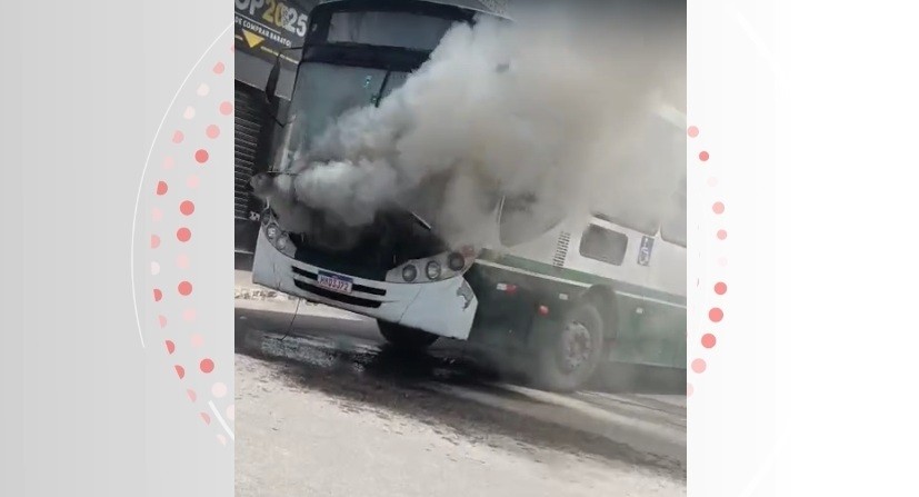 VÍDEO: incêndio destrói ônibus em Rio Largo, AL
