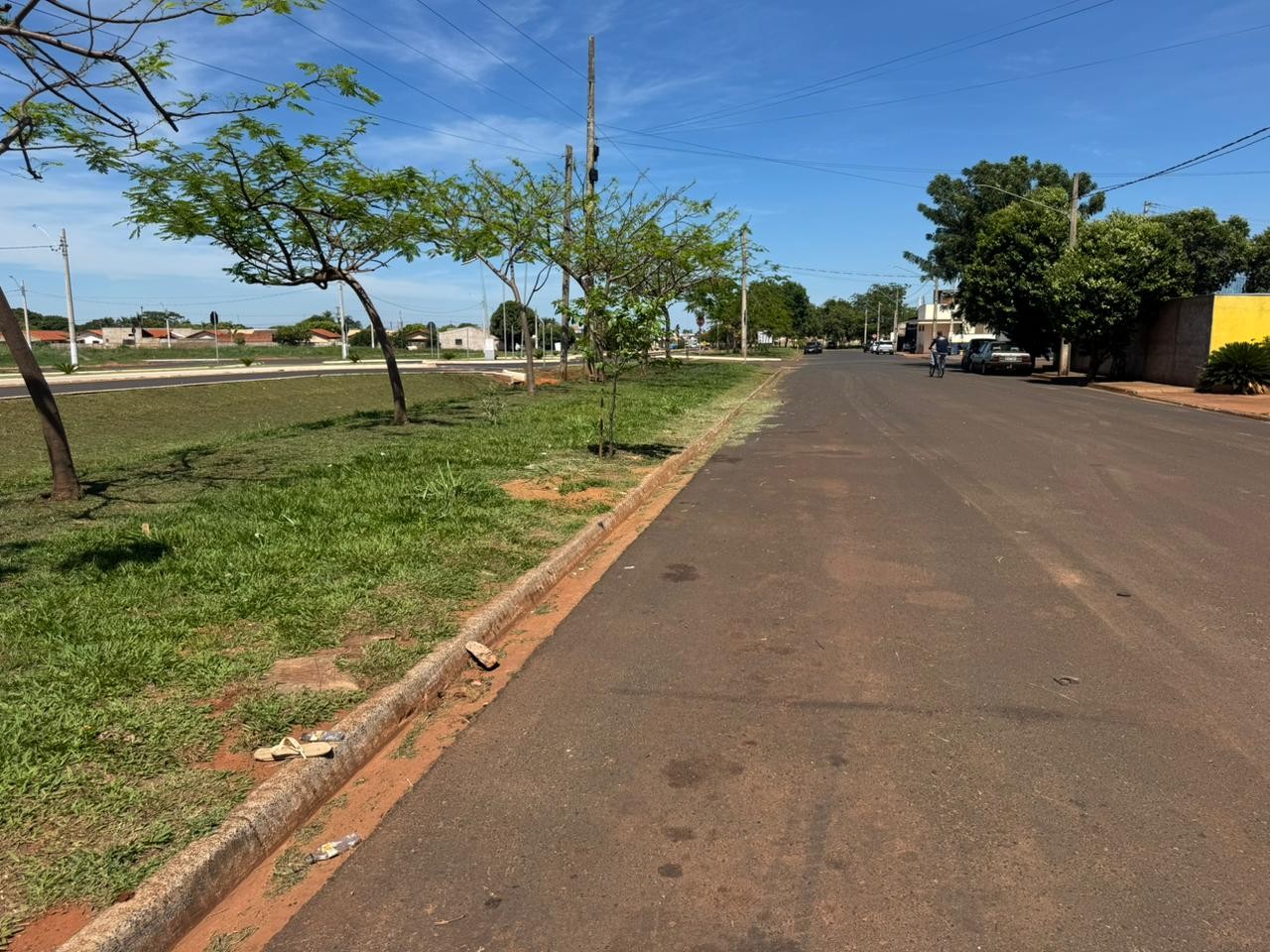 Criança de 3 anos esquecida em ônibus escolar é achada por mecânicos em cidade vizinha