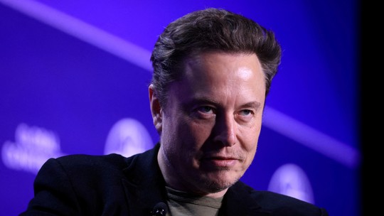 Musk diz que processará Apple e acusa empresa de beneficiar o ChatGPT na App Store - Bilionário cita X e Grok e afirma que a Apple age para 'tornar impossível' que qualquer empresa de IA, além da OpenAI, alcance o primeiro lugar em sua loja de aplicativos.