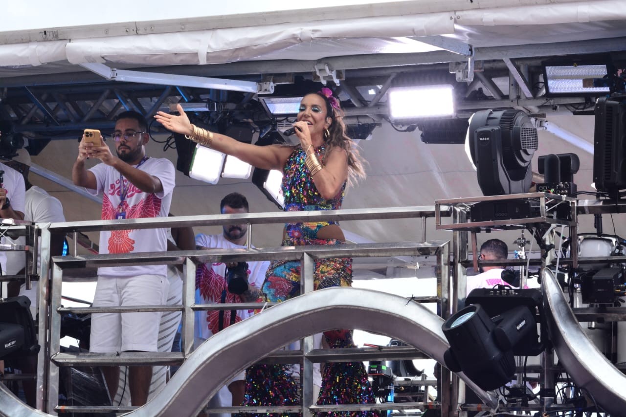 Bloco Coruja, comandando por Ivete Sangalo, inicia vendas para o carnaval de Salvador 2026; abadás custam a partir de R$ 1.590