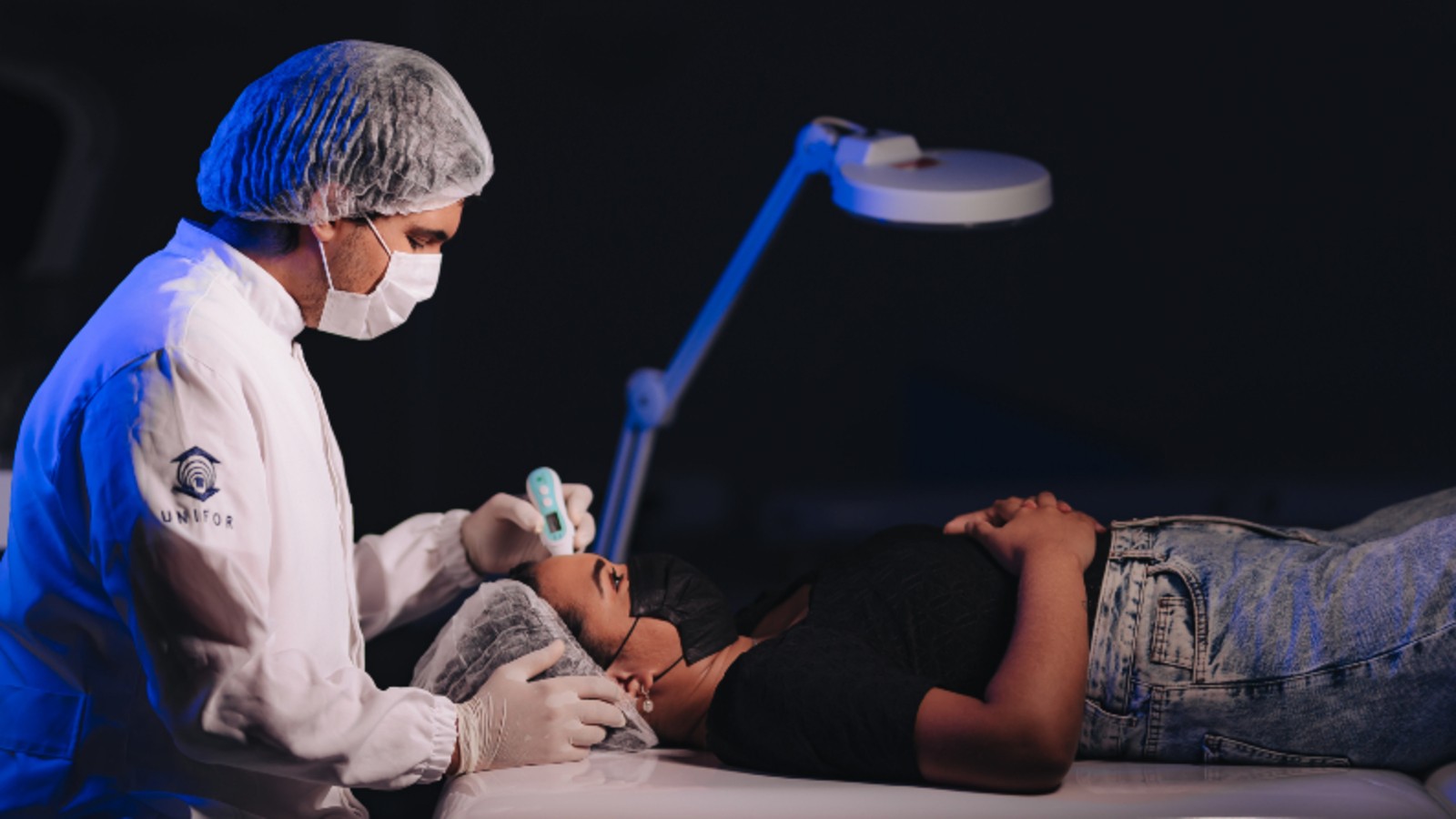 Unifor lança e-book gratuito sobre o curso de Estética e Cosmética