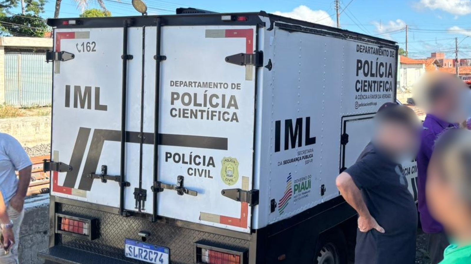 Homem é encontrado morto com corte profundo na cabeça em quitinete em Teresina