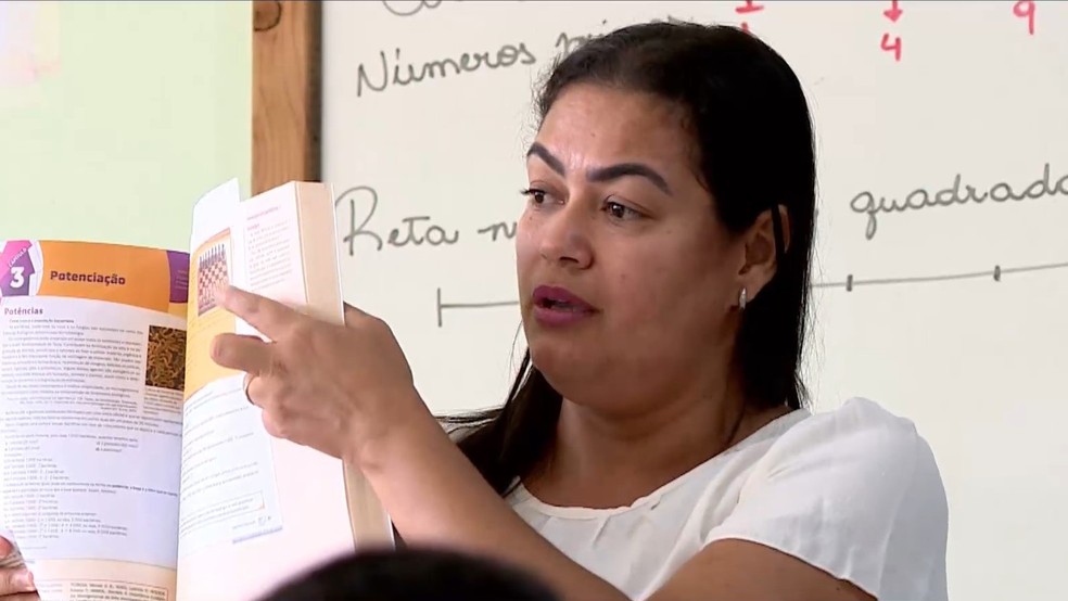 Professora de Matemática de escola do Norte do Espírito Santo usa xadrez para ensinar conceitos da disciplina — Foto: Reprodução/TV Gazeta