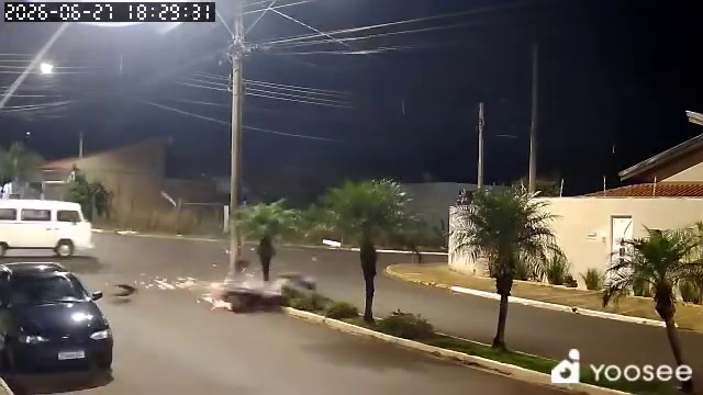 Motociclista fica em estado grave após ser atingido por perua em Patrocínio Paulista, SP