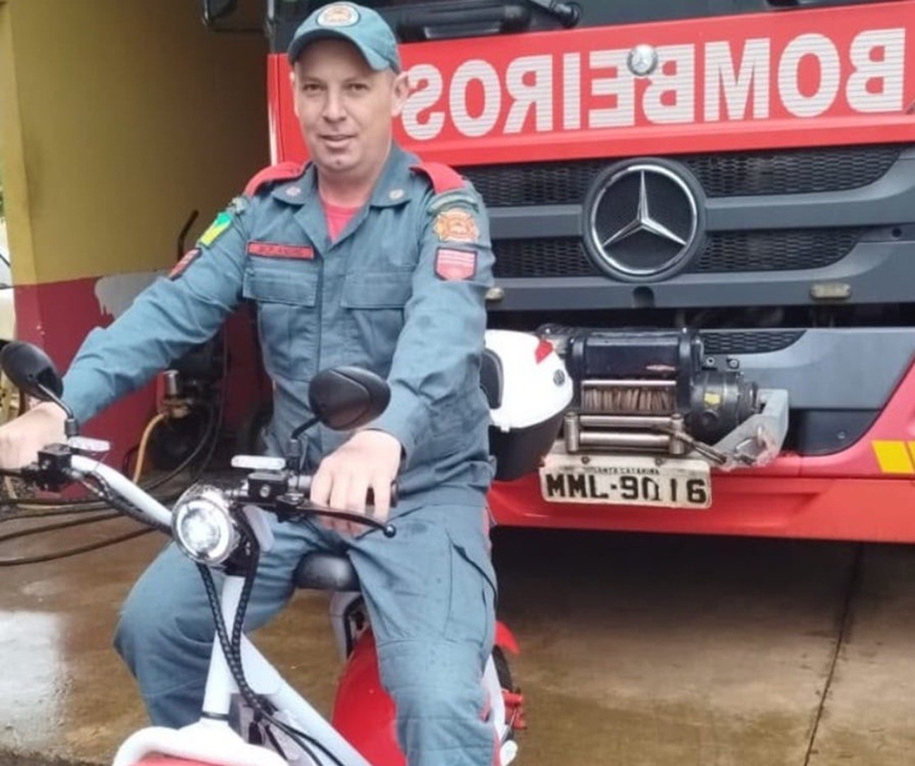Bombeiro é encontrado esfaqueado na rua e morre após discussão com namorado da ex em SC