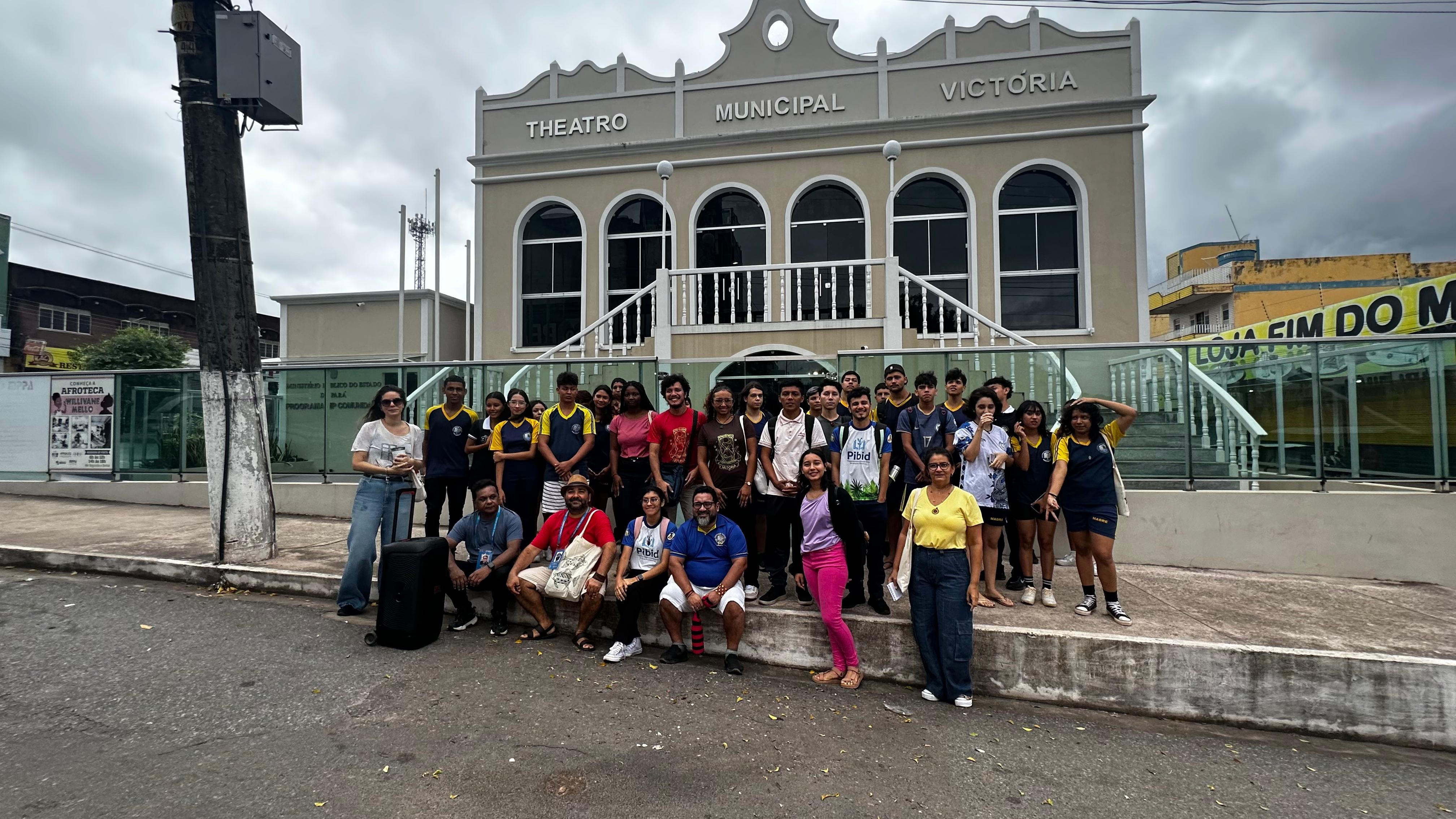 Mesmo com chuva, projeto realiza visita guiada e destaca arquitetura e história de Santarém