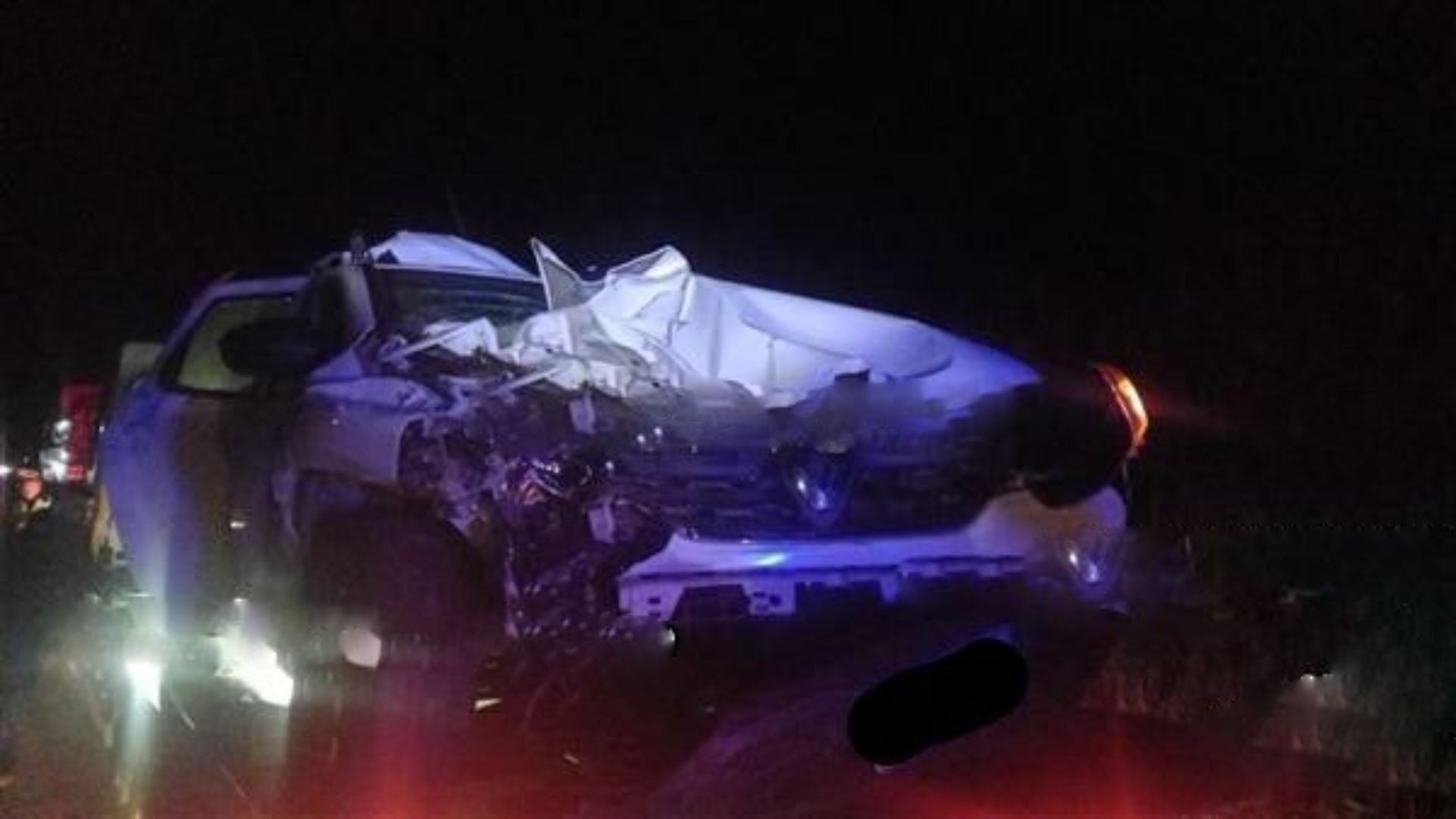 Caminhonete bate em caminhão e é atingida por outro após ficar parada na pista em Itatinga; uma pessoa morreu 