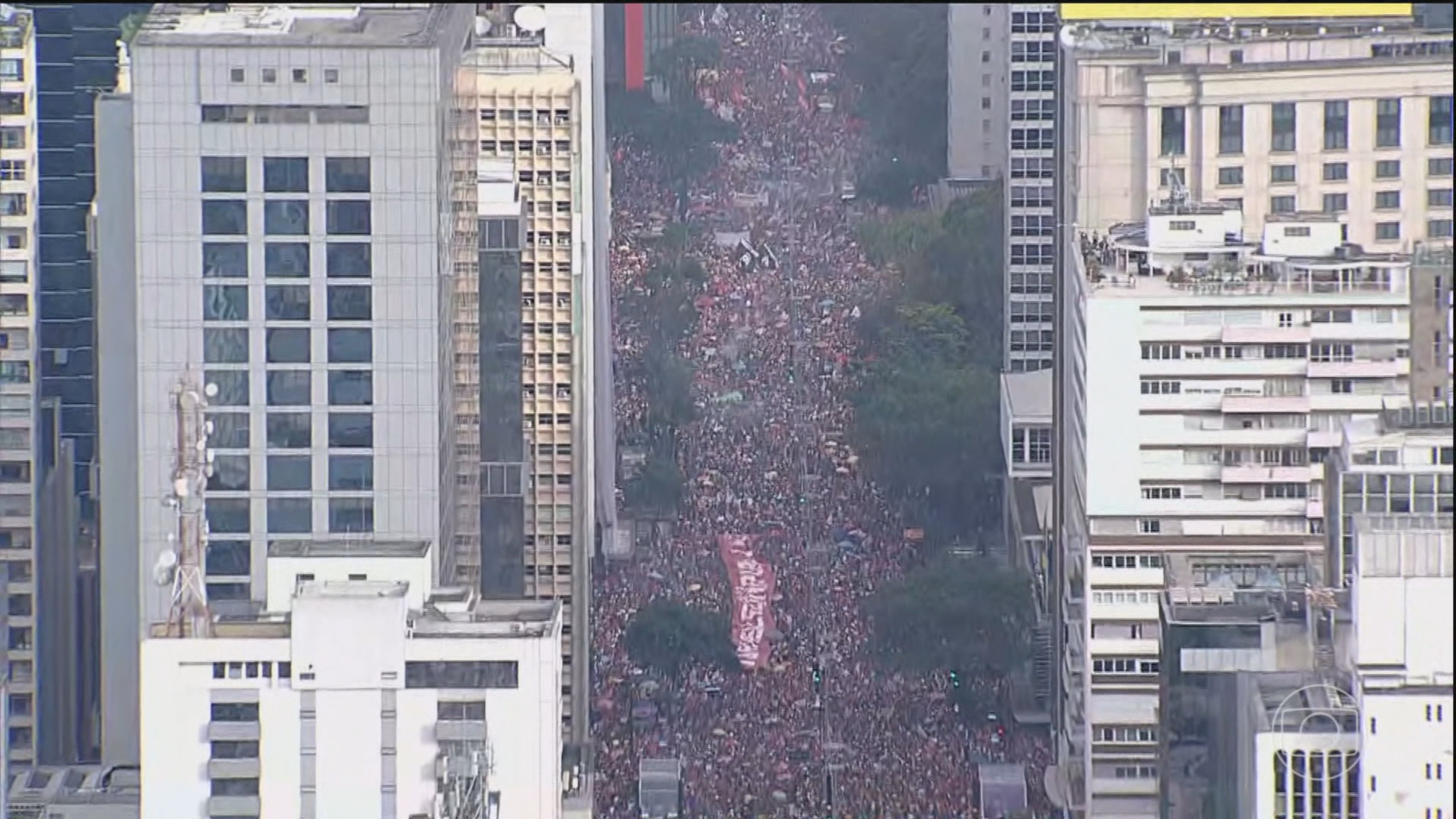 Lula, candidato à reeleição pelo PT, encerra campanha com atos no Rio de Janeiro e São Paulo