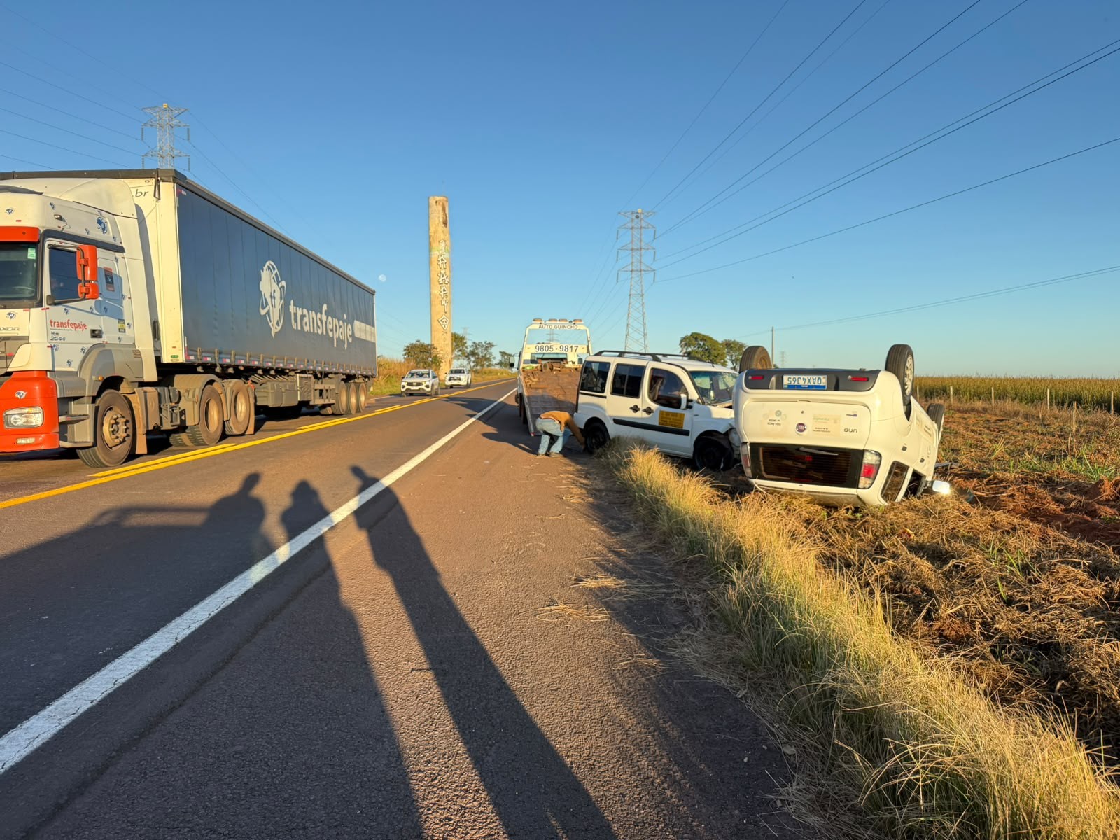 Acidente entre carro da UFMS e da secretaria de Saúde de Paranaíba deixa uma pessoa ferida na BR-262, em MS