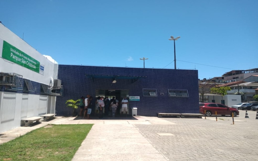 Baleado foi socorrido para Upa de São Cristóvão — Foto: Cid Vaz / TV Bahia