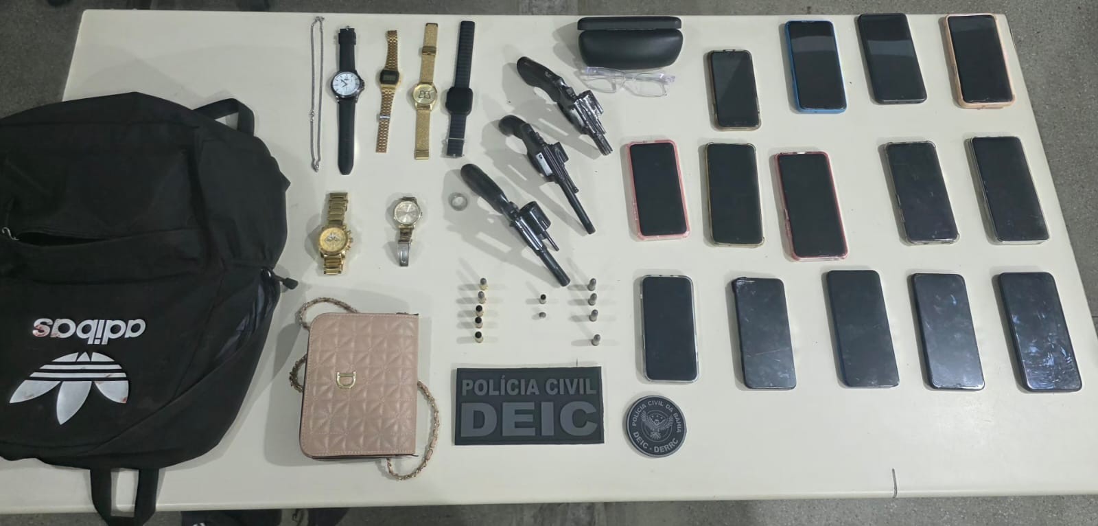 Três suspeitos de assaltos a ônibus intermunicipais morrem após confronto com policiais na Bahia