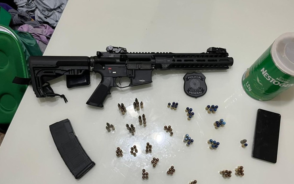 Polícia Federal apreendeu fuzil com suspeito de planejar roubos contra carteiros na região de Ribeirão Preto — Foto: Polícia Federal
