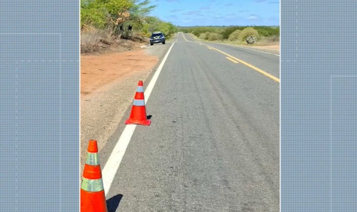 Acidente entre carro e moto deixa uma mulher morta e um homem ferido em rodovia da PB