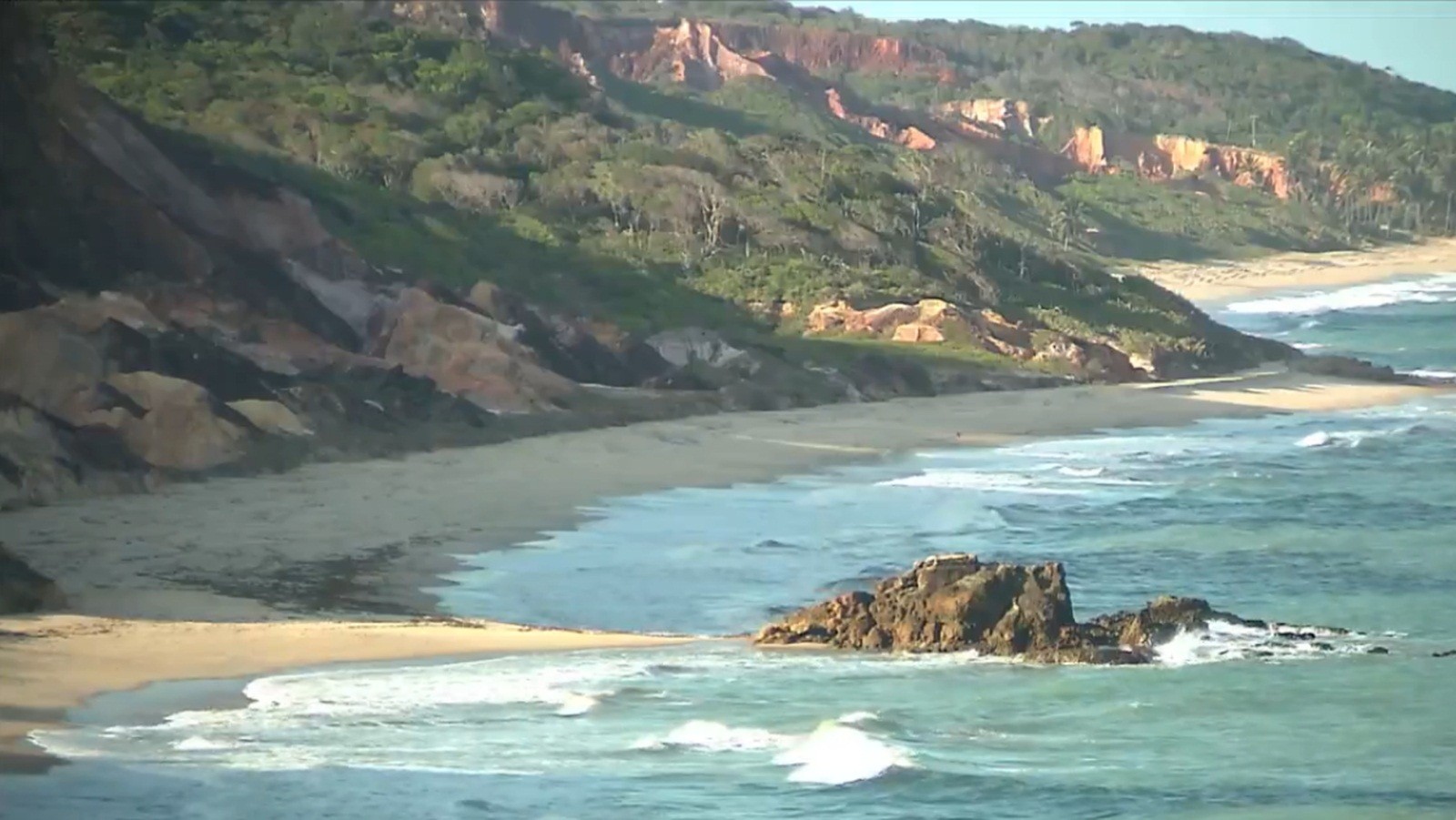 Dois trechos de praias estão impróprios para banho na Paraíba