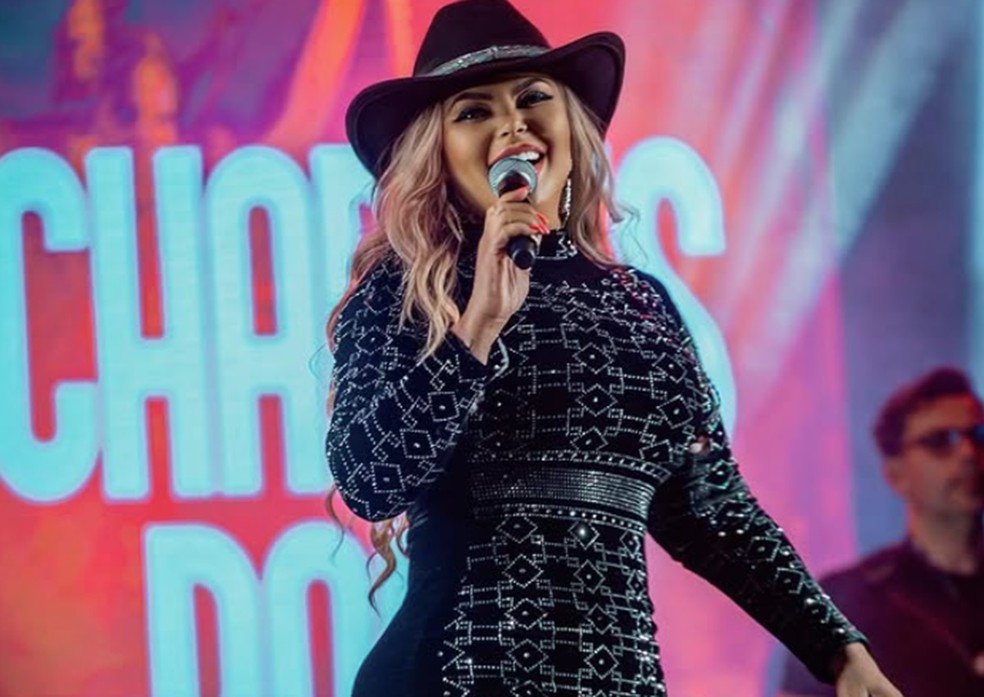 Vanessa Rios em show com a banda Capim com Mel em 2024 — Foto: Renne Ferreira/Reprodução/Instagram