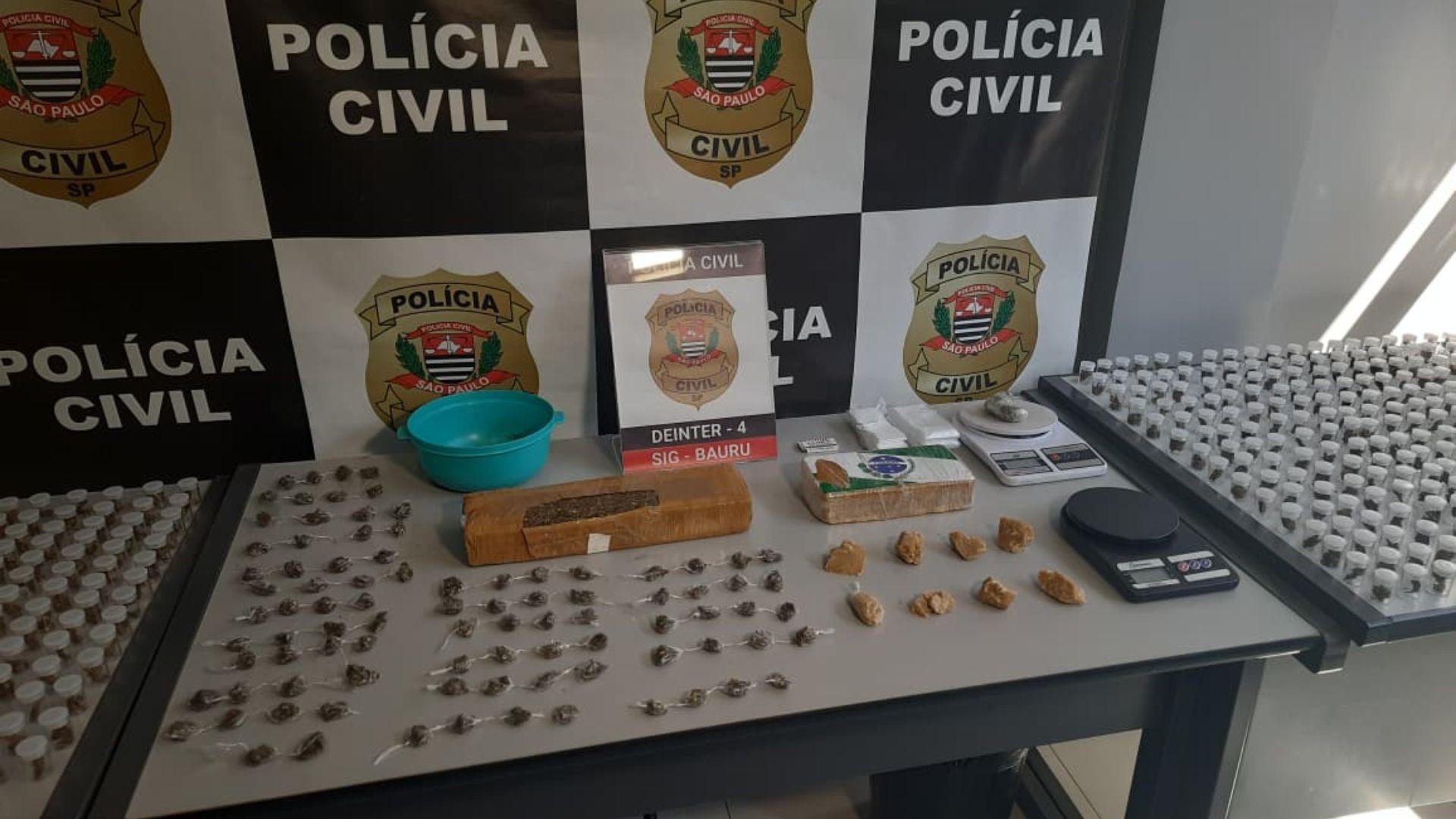 Polícia Civil prende dupla com drogas prontas para venda em Bauru