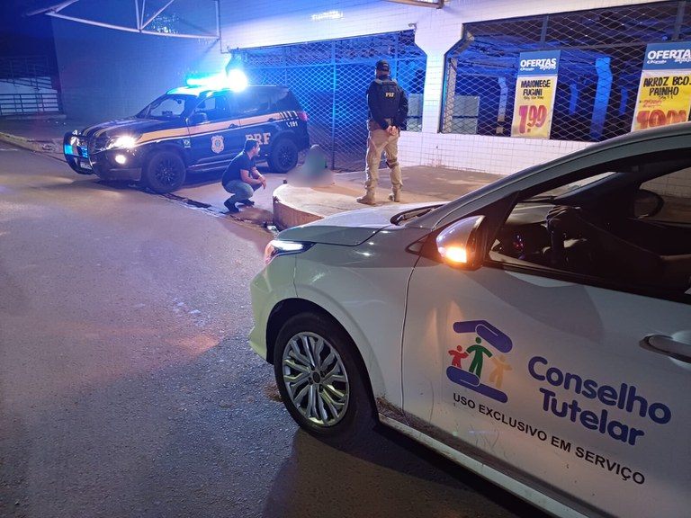 Criança de nove anos é resgatada ao ser encontrada andando sozinha na BR-316, no Sul do Piauí
