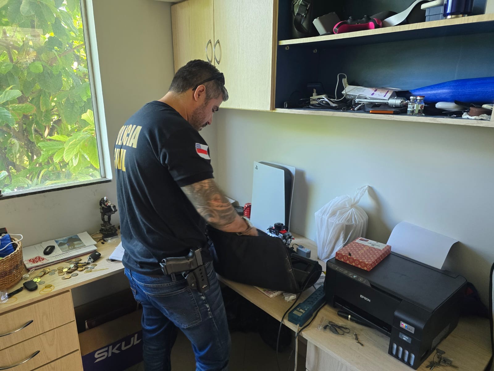 Operação prende grupo suspeito de agiotagem e extorsão contra assessora do Tribunal de Justiça do AM