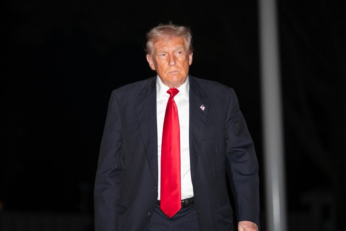 'Eu sei o quão sujo Donald é', disse Epstein sobre Trump em e-mail