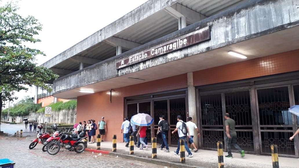 Passageiro morre após ter mal súbito dentro de trem do Metrô do Recife