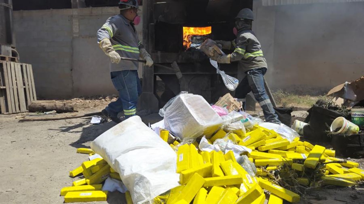 PC de AL incinera uma tonelada de drogas apreendidas em Maceió e região metropolitana