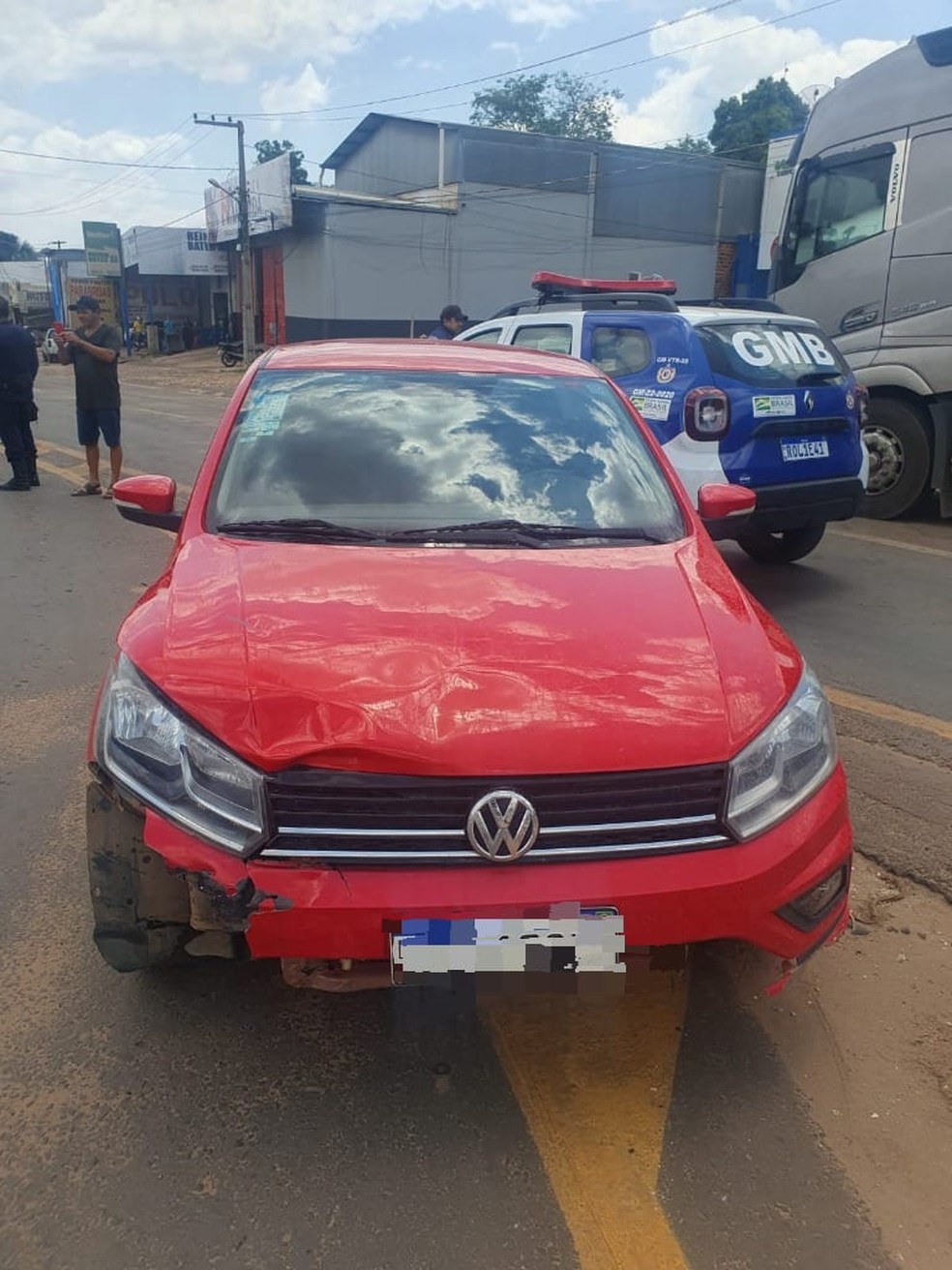Duas pessoas ficam gravemente feridas após carro entrar na contramão e bater em moto na BR-230, no MA — Foto: Divulgação/PRF