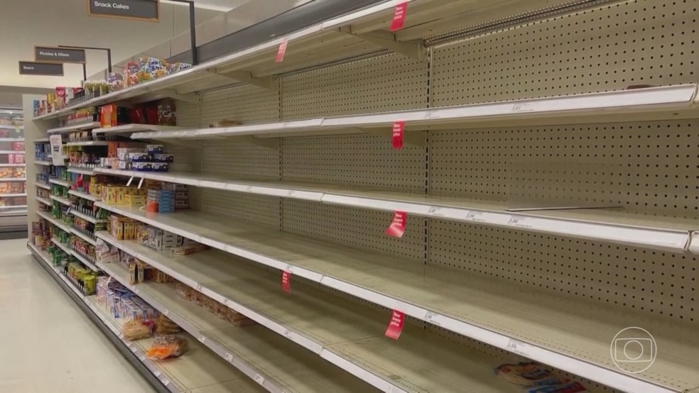 Flórida, nos EUA: moradores estocaram água e alimentos — Foto: Jornal Nacional/ Reprodução