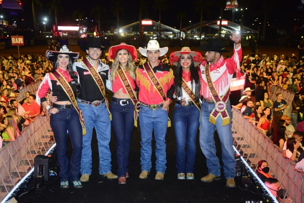 Vitória de peão índio e 'feminejo' embalam última noite do Rodeio de  Jaguariúna, Rodeio de Jaguariúna 2017