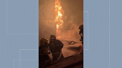 Chamas atingiram galpão e prejuízo ultrapassa R$ 200 mil em Cruzeiro do Sul