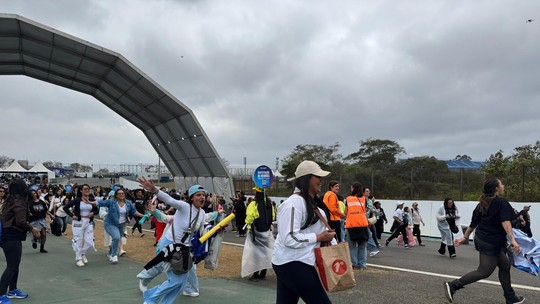 Correria marca reabertura dos portões do The Town em SP para segundo fim de semana - Festival recebe nesta sexta (12) Backstreet Boys, Jason Derulo, Luísa Sonza e mais; público enche entrada de Interlagos em busca de lugar perto dos palcos.