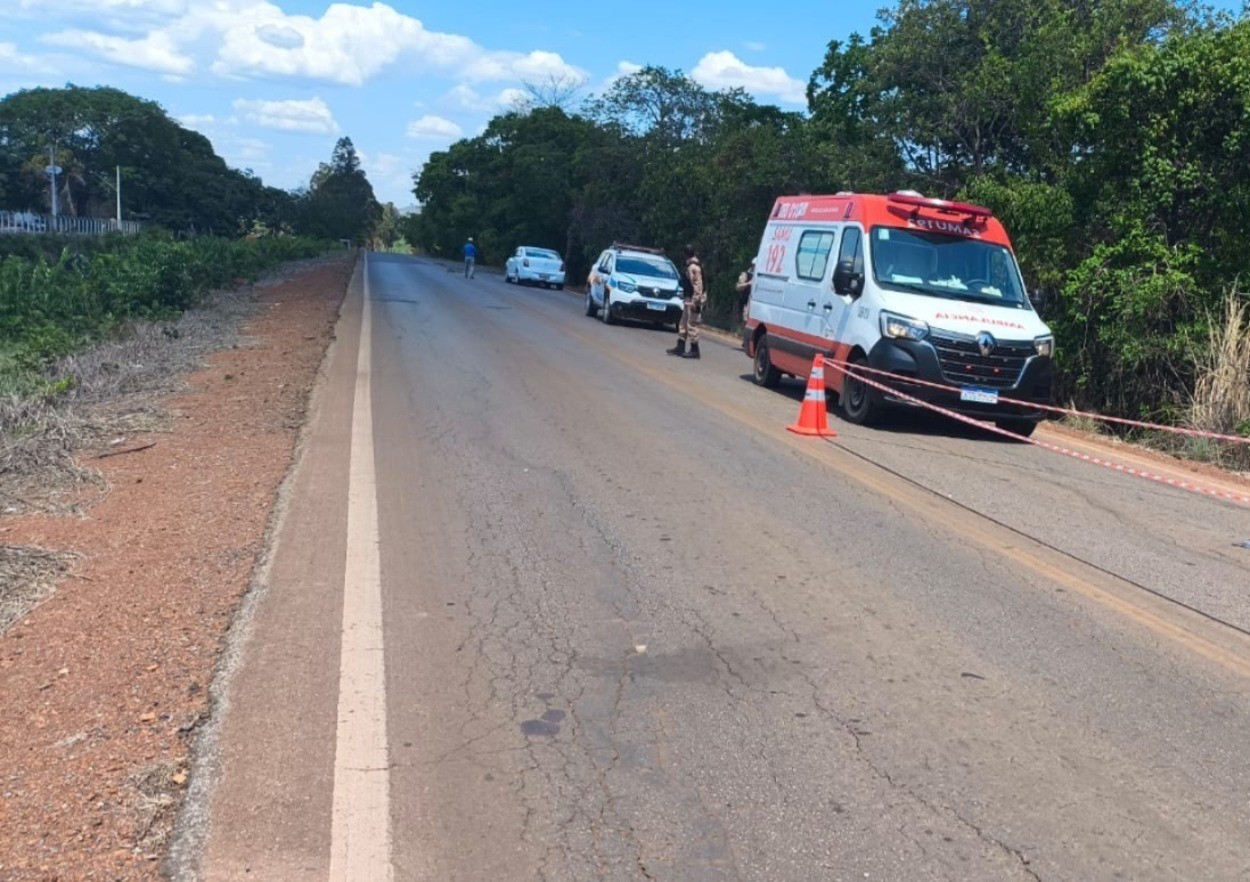 Homem morre após bicicleta elétrica que conduzia ser atingida por carro na MG-202