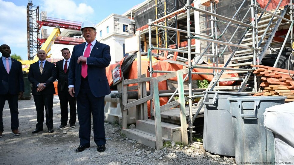 Trump disse que "muitos feriados sem trabalho nos EUA" estavam custando "bilhões de dólares" ao país — Foto: Andrew Caballero-Reynolds/AFP/Getty Images VIA DW