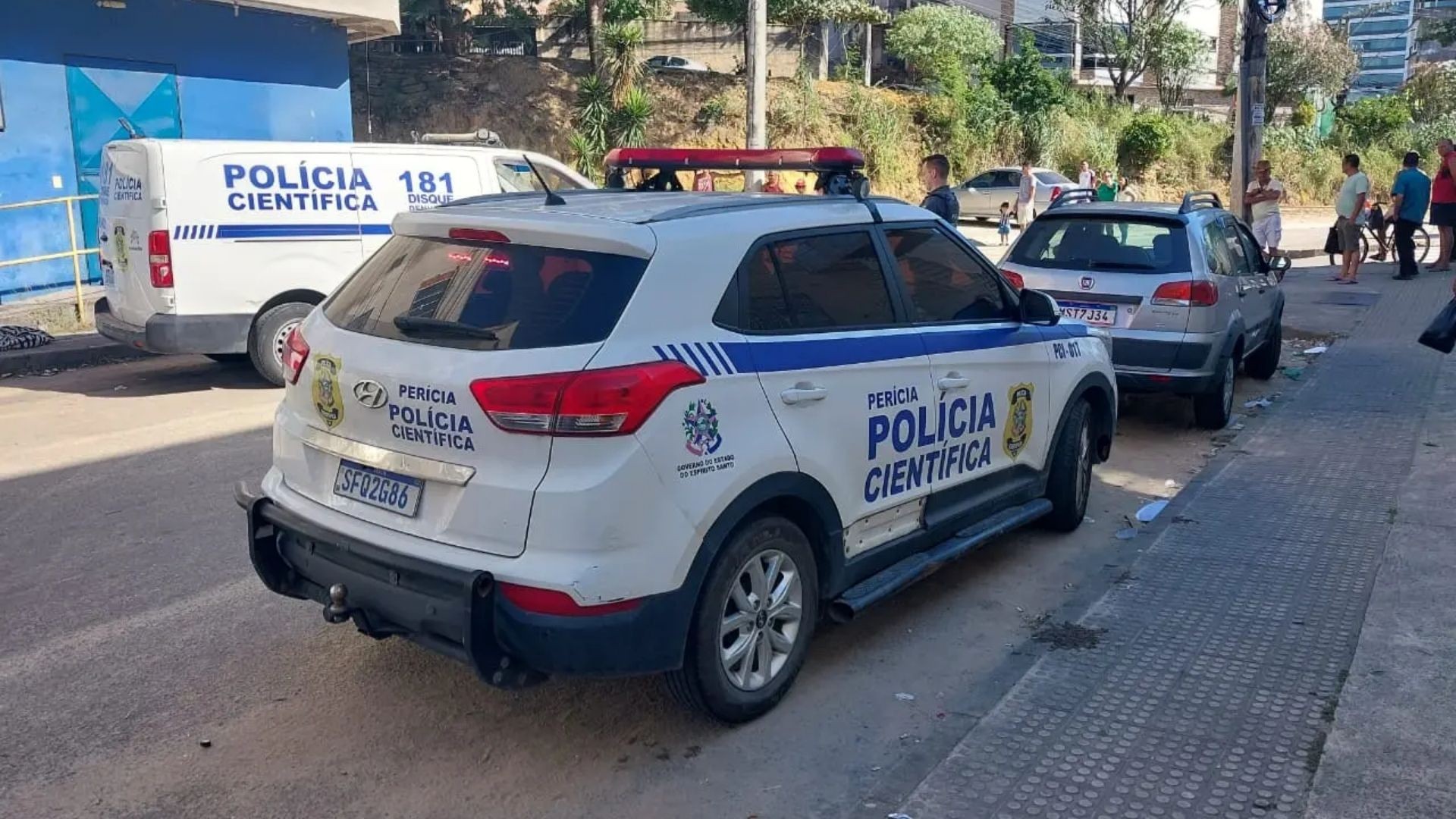 Homem e mulher são baleados e mortos no meio da rua em Cariacica