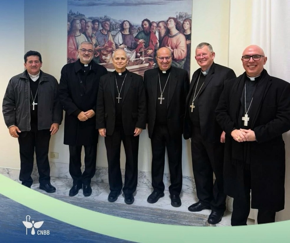 Enquanto Cardeal, novo papa recebeu a Presidência da CNBB no Dicastério para os Bispos, durante visita anual à Cúria Romana — Foto: CNBB/Divulgação