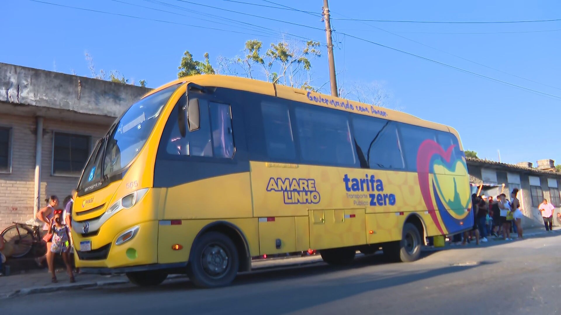 Tarifa zero, mas poucos ônibus: moradores de Magé enfrentam 'amarelinhos' lotados e demora