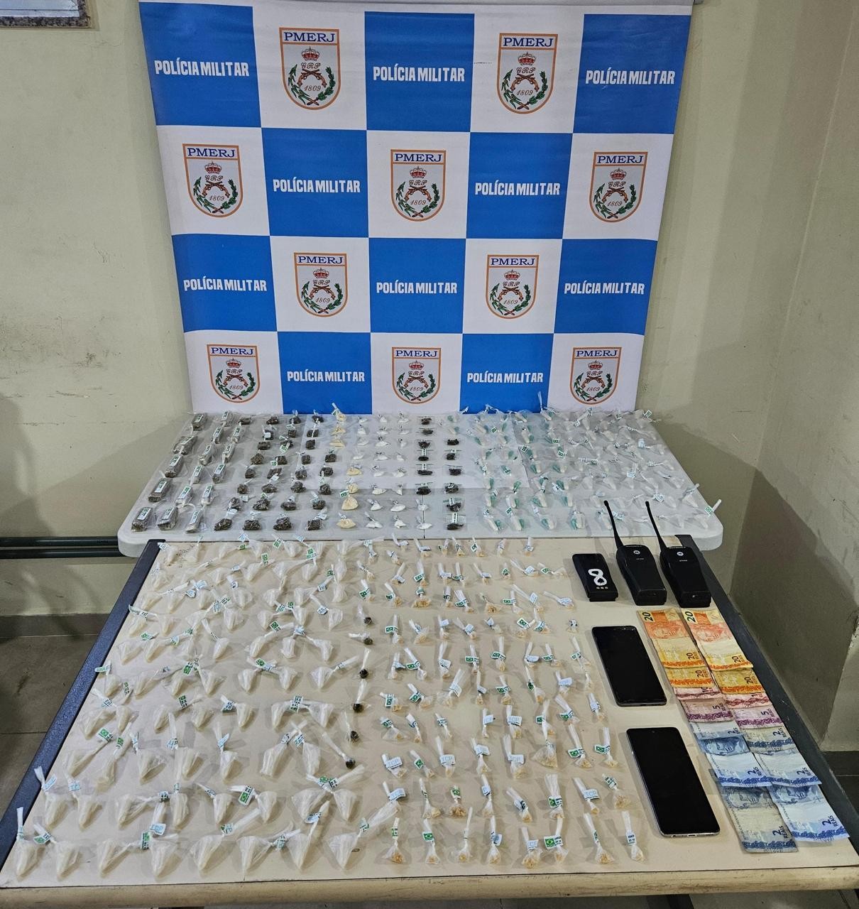 Dois homens são presos com drogas em Volta Redonda 