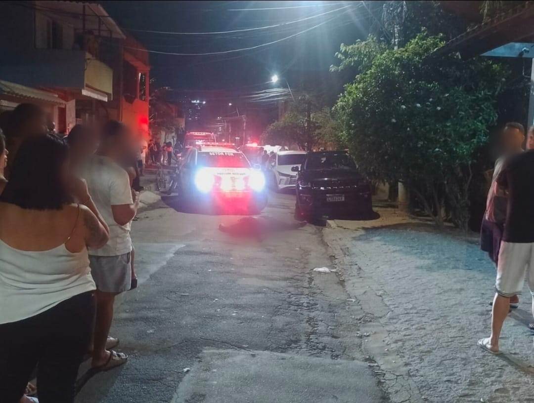 Tiroteio em salão de festas deixa dois mortos em Nova Iguaçu; uma das vítimas é sargento da PM