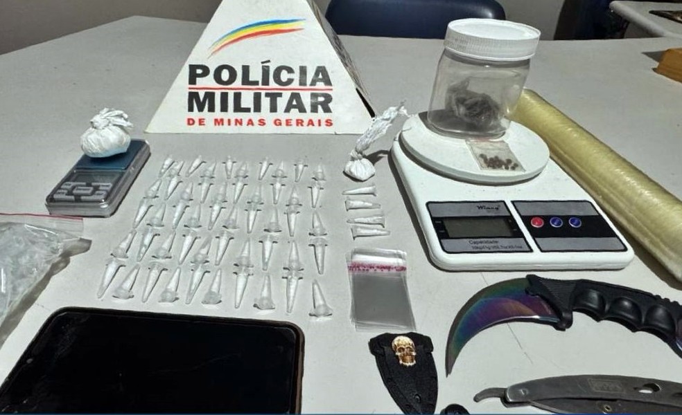 Influencer digital com quase 100 mil seguidores é presa com pinos de cocaína escondidos no pote de arroz em MG — Foto: Polícia Militar